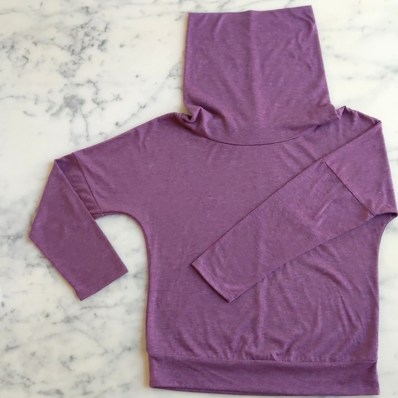 NWOT. C&A Wide Turtleneck Dropped Shoulder 3/4 Sleeve Top. - Picture 4 of 4